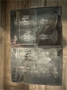 Mr. & Mrs. Toasting Glass Set - Clear